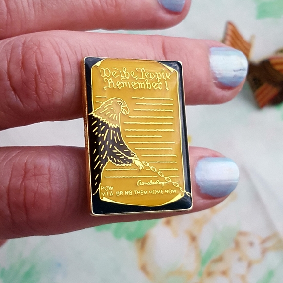 🌙Vtg 4 Patriot, American, POW MIA Pins - Picture 6 of 8